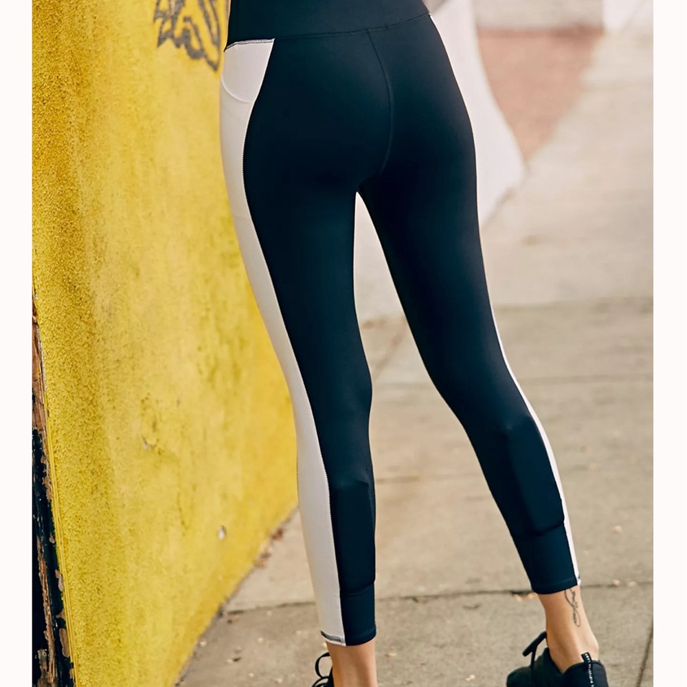 Free People- Kilogear Cut Booty Lift Weighted Leggings